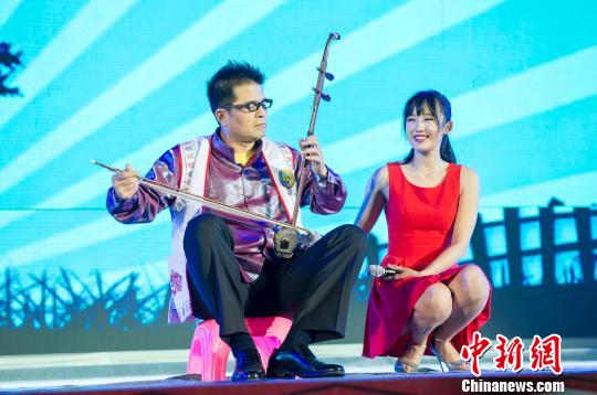 海南黎族苗族三月三主題晚會舉辦 畢福劍任主持